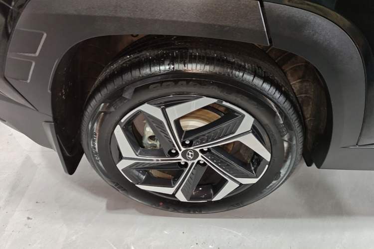 Used Hyundai Tucson 2023 Tucson L 1.5T Automatic Two-Wheel Drive DLX Luxury Edition Right Rear Wheel Hub