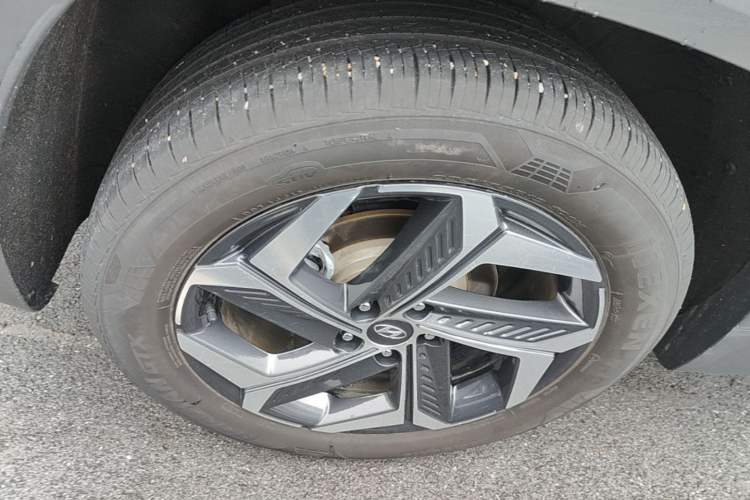 Used Hyundai Tucson 2023 Tucson L 1.5T Automatic Two-Wheel Drive DLX Luxury Edition Right Rear Wheel Hub
