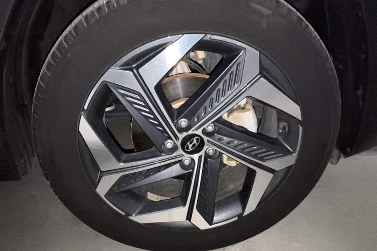 Used Hyundai Tucson 2023 Tucson L 1.5T Automatic Two-Wheel Drive DLX Luxury Edition Right Front Wheel Hub