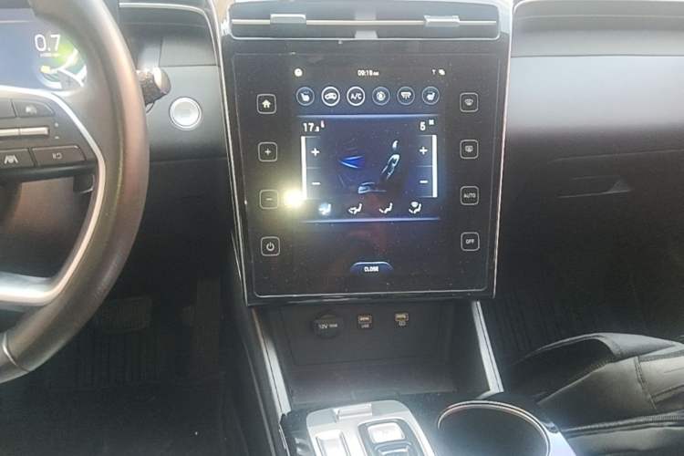 Used Hyundai Tucson 2023 Tucson L 1.5T Automatic Two-Wheel Drive LUX Prestige Edition Audio And AC Panel