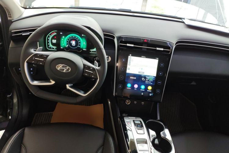 Used Hyundai Tucson 2023 Tucson L 1.5T Automatic Two-Wheel Drive DLX Luxury Edition Center Console