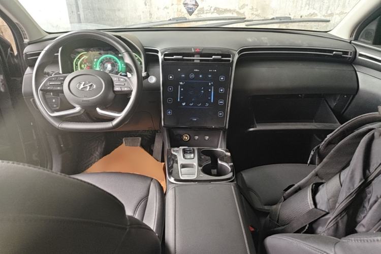 Used Hyundai Tucson 2023 Tucson L 1.5T Automatic Two-Wheel Drive DLX Luxury Edition Center Console