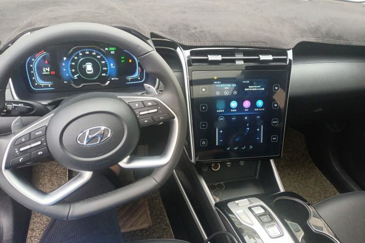 Used Hyundai Tucson 2023 Tucson L 1.5T Automatic Two-Wheel Drive GLX Elite Edition Center Console