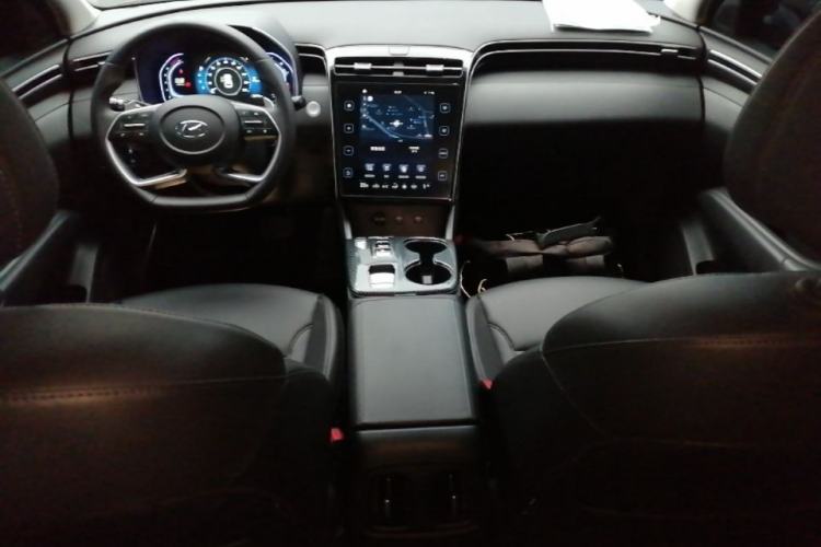 Used Hyundai Tucson 2023 Tucson L 1.5T Automatic Two-Wheel Drive DLX Luxury Edition Center Console