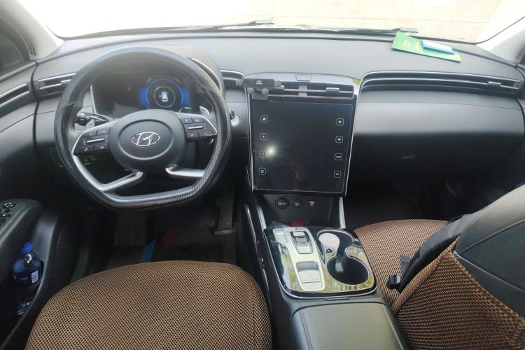 Used Hyundai Tucson 2023 Tucson L 1.5T Automatic Two-Wheel Drive GLX Elite Edition Center Console