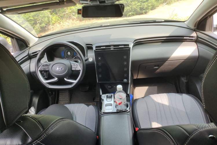 Used Hyundai Tucson 2023 Tucson L 1.5T Automatic Two-Wheel Drive GLX Elite Edition Center Console