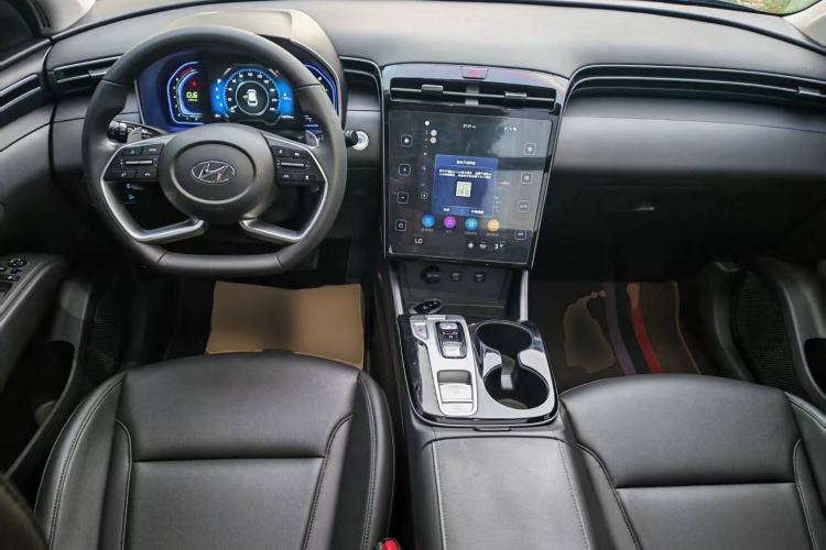 Used Hyundai Tucson 2023 Tucson L 1.5T Automatic Two-Wheel Drive DLX Luxury Edition Center Console