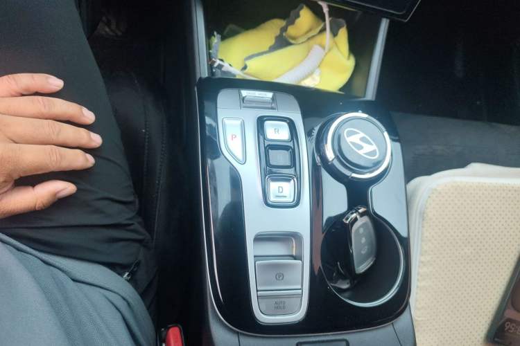 Used Hyundai Tucson 2023 Tucson L 1.5T Automatic Two-Wheel Drive DLX Luxury Edition Gear Lever