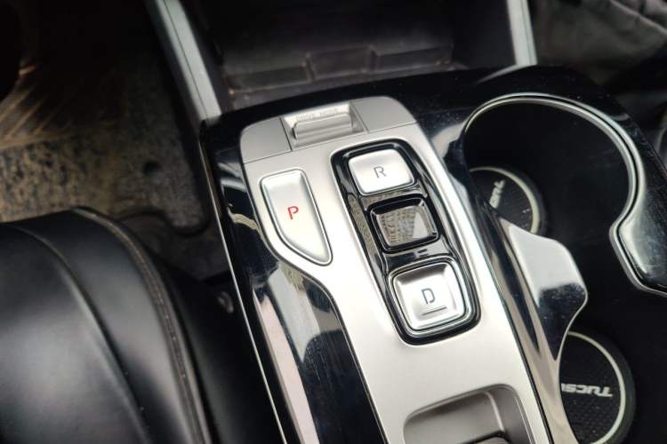 Used Hyundai Tucson 2023 Tucson L 1.5T Automatic Two-Wheel Drive LUX Prestige Edition Gear Lever