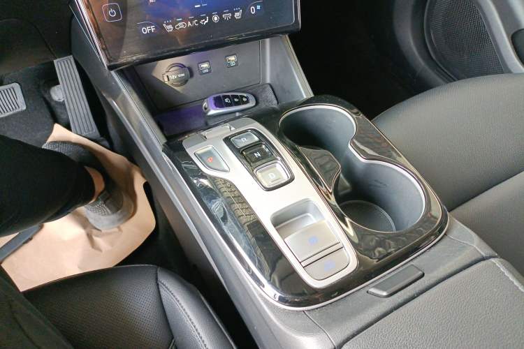Used Hyundai Tucson 2023 Tucson L 1.5T Automatic Two-Wheel Drive LUX Prestige Edition Gear Lever