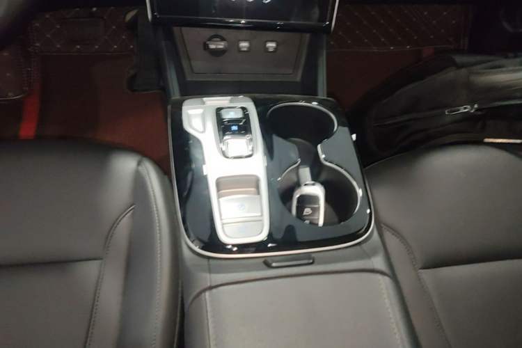Used Hyundai Tucson 2023 Tucson L 1.5T Automatic Two-Wheel Drive GLX Elite Edition Gear Lever
