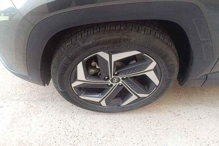 Used Hyundai Tucson 2023 Tucson L 1.5T Automatic Two-Wheel Drive LUX Prestige Edition Left Front Wheel Hub
