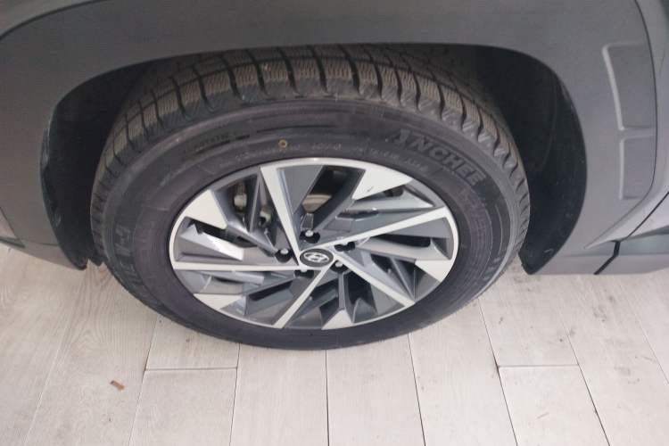 Used Hyundai Tucson 2023 Tucson L 1.5T Automatic Two-Wheel Drive GLX Elite Edition Left Front Wheel Hub