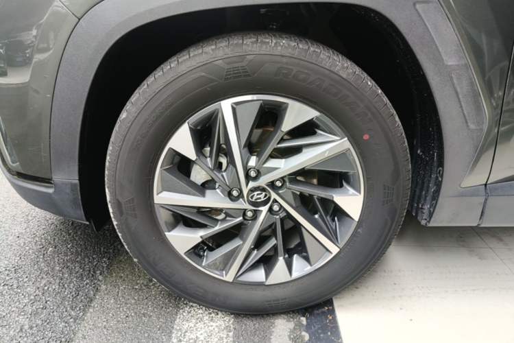 Used Hyundai Tucson 2023 Tucson L 1.5T Automatic Two-Wheel Drive GLX Elite Edition Left Front Wheel Hub