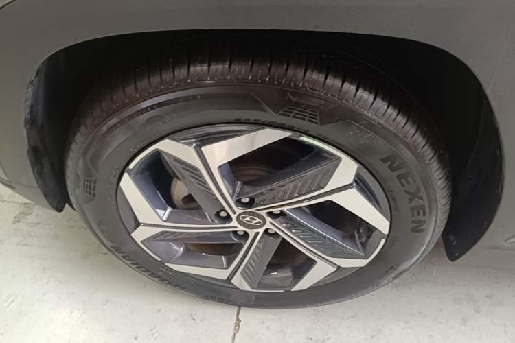 Used Hyundai Tucson 2023 Tucson L 1.5T Automatic Two-Wheel Drive LUX Prestige Edition Left Front Wheel Hub