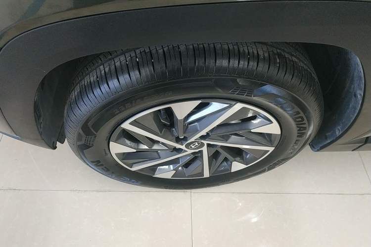 Used Hyundai Tucson 2023 Tucson L 1.5T Automatic Two-Wheel Drive GLX Elite Edition Left Front Wheel Hub