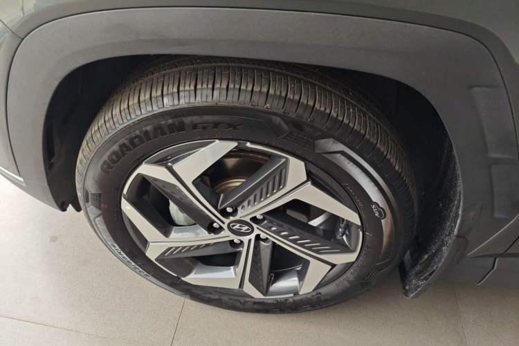 Used Hyundai Tucson 2023 Tucson L 1.5T Automatic Two-Wheel Drive DLX Luxury Edition Left Front Wheel Hub