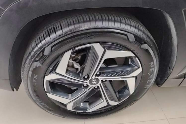 Used Hyundai Tucson 2023 Tucson L 1.5T Automatic Two-Wheel Drive DLX Luxury Edition Left Front Wheel Hub