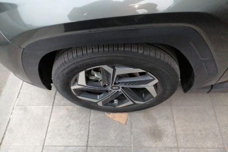 Used Hyundai Tucson 2023 Tucson L 1.5T Automatic Two-Wheel Drive DLX Luxury Edition Left Front Wheel Hub