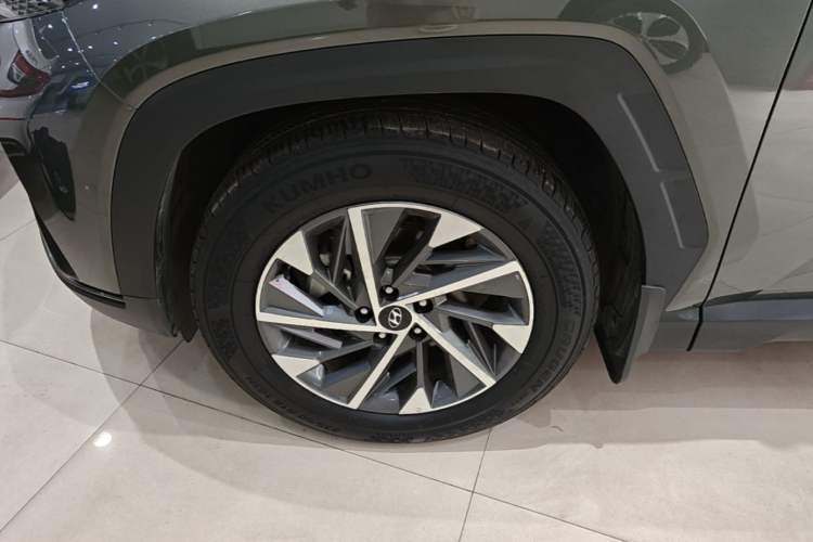 Used Hyundai Tucson 2023 Tucson L 1.5T Automatic Two-Wheel Drive GLX Elite Edition Left Front Wheel Hub