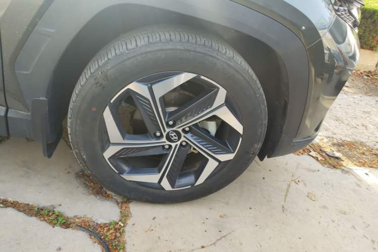 Used Hyundai Tucson 2023 Tucson L 1.5T Automatic Two-Wheel Drive LUX Prestige Edition Right Front Wheel Hub