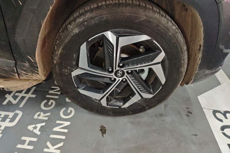 Used Hyundai Tucson 2023 Tucson L 1.5T Automatic Two-Wheel Drive DLX Luxury Edition Right Front Wheel Hub