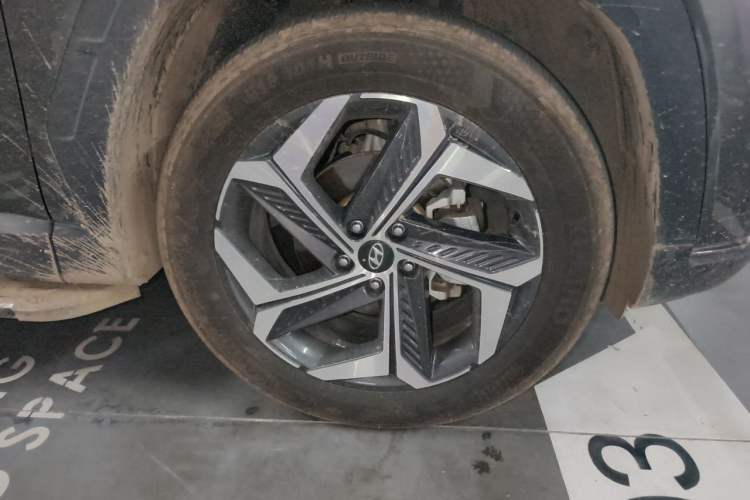 Used Hyundai Tucson 2023 Tucson L 1.5T Automatic Two-Wheel Drive DLX Luxury Edition Right Front Wheel Hub