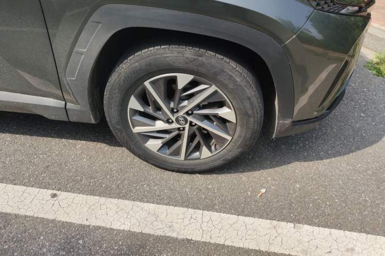 Used Hyundai Tucson 2023 Tucson L 1.5T Automatic Two-Wheel Drive GLX Elite Edition Right Front Wheel Hub