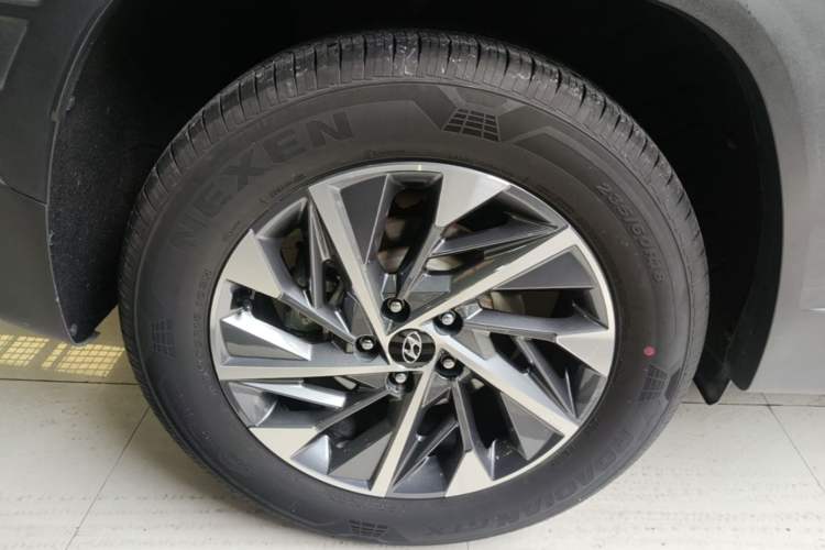 Used Hyundai Tucson 2023 Tucson L 1.5T Automatic Two-Wheel Drive GLX Elite Edition Right Rear Wheel Hub