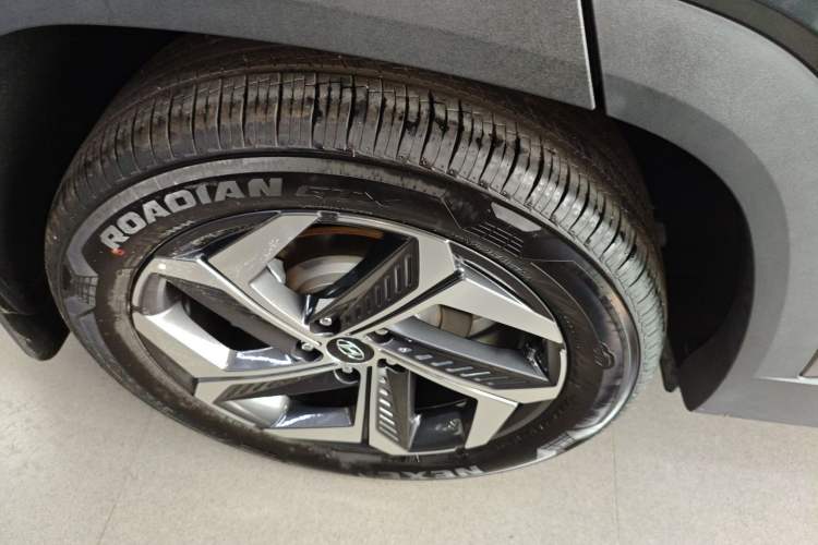 Used Hyundai Tucson 2023 Tucson L 1.5T Automatic Two-Wheel Drive DLX Luxury Edition Right Rear Wheel Hub