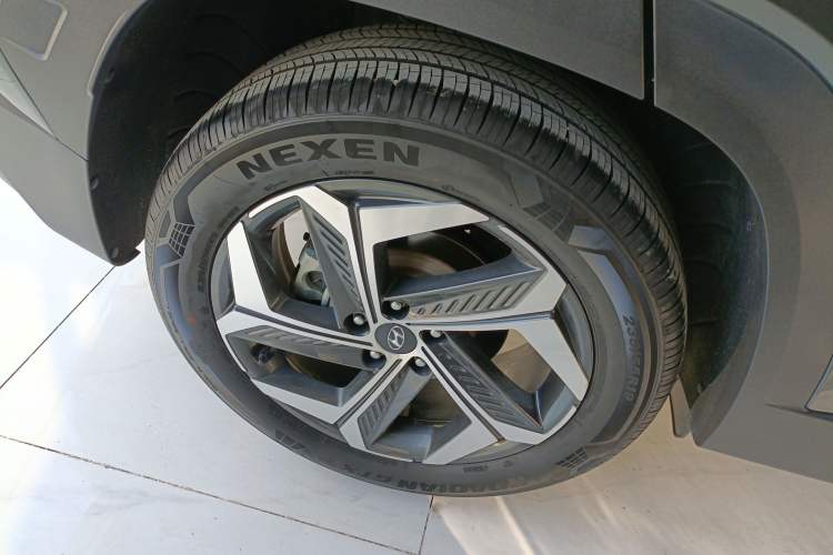 Used Hyundai Tucson 2023 Tucson L 1.5T Automatic Two-Wheel Drive LUX Prestige Edition Right Rear Wheel Hub