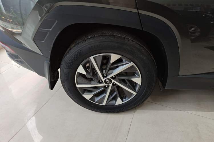Used Hyundai Tucson 2023 Tucson L 1.5T Automatic Two-Wheel Drive GLX Elite Edition Right Rear Wheel Hub