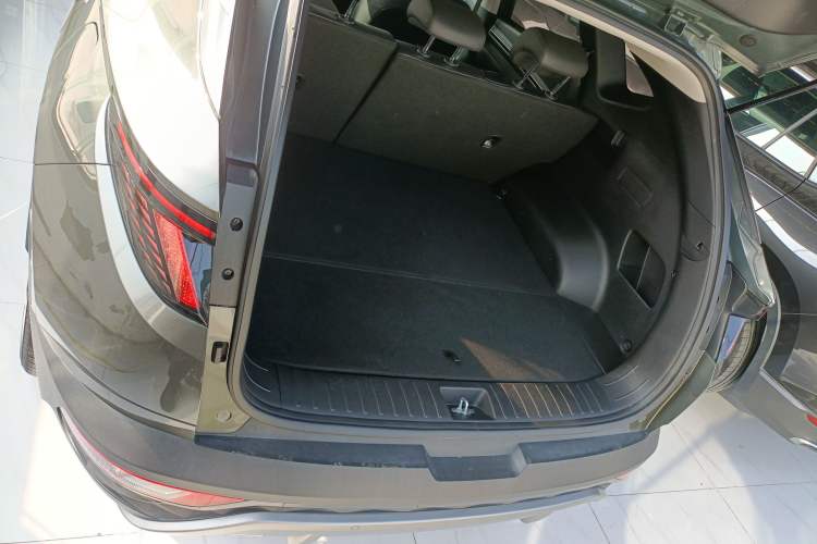 Used Hyundai Tucson 2023 Tucson L 1.5T Automatic Two-Wheel Drive LUX Prestige Edition Trunk