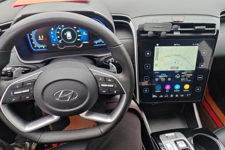 Used Hyundai Tucson 2023 Tucson L 1.5T Automatic Two-Wheel Drive DLX Luxury Edition Center Console