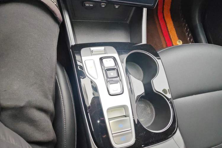 Used Hyundai Tucson 2023 Tucson L 1.5T Automatic Two-Wheel Drive DLX Luxury Edition Gear Lever