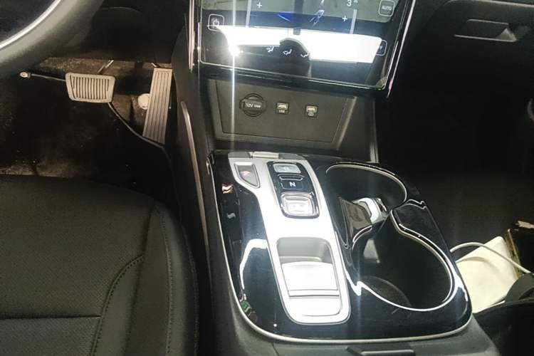 Used Hyundai Tucson 2023 Tucson L 1.5T Automatic Two-Wheel Drive GLX Elite Edition Gear Lever