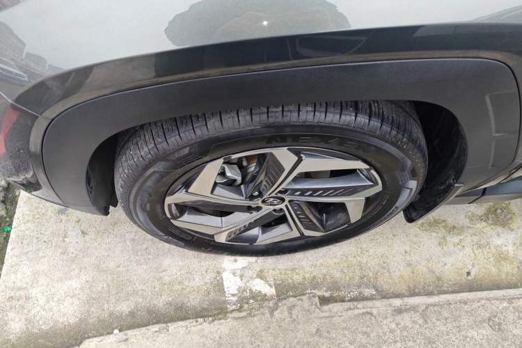 Used Hyundai Tucson 2023 Tucson L 1.5T Automatic Two-Wheel Drive DLX Luxury Edition Left Front Wheel Hub