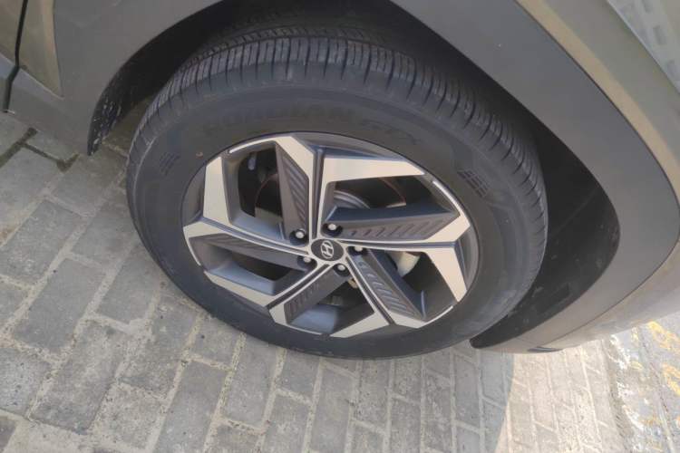 Used Hyundai Tucson 2023 Tucson L 1.5T Automatic Two-Wheel Drive LUX Prestige Edition Right Front Wheel Hub
