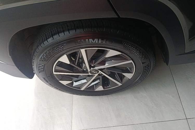Used Hyundai Tucson 2023 Tucson L 1.5T Automatic Two-Wheel Drive GLX Elite Edition Right Rear Wheel Hub