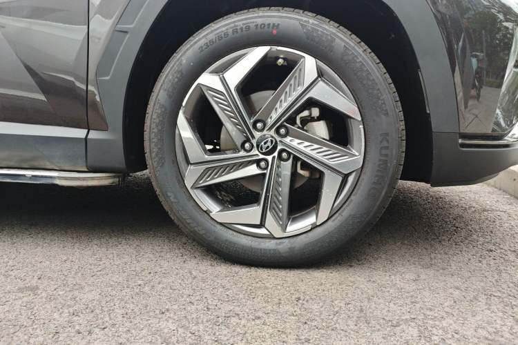Used Hyundai Tucson 2023 Tucson L 1.5T Automatic Two-Wheel Drive DLX Luxury Edition Right Front Wheel Hub