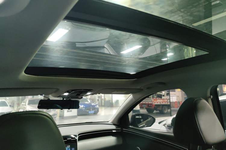 Used Hyundai Tucson 2023 Tucson L 1.5T Automatic Two-Wheel Drive DLX Luxury Edition Headliner