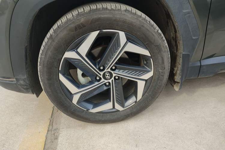 Used Hyundai Tucson 2023 Tucson L 1.5T Automatic Two-Wheel Drive DLX Luxury Edition Left Front Wheel Hub