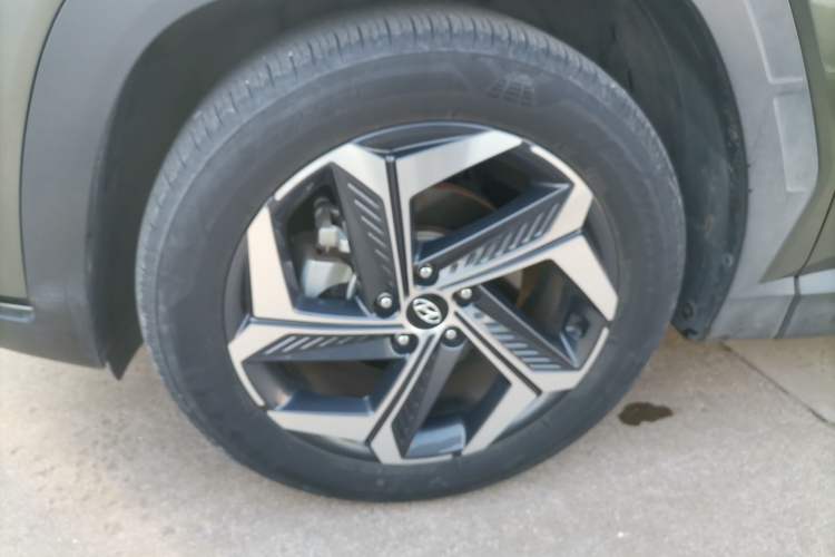 Used Hyundai Tucson 2023 Tucson L 1.5T Automatic Two-Wheel Drive LUX Prestige Edition Left Front Wheel Hub