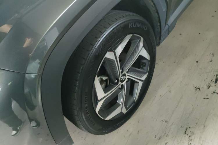 Used Hyundai Tucson 2023 Tucson L 1.5T Automatic Two-Wheel Drive DLX Luxury Edition Left Front Wheel Hub