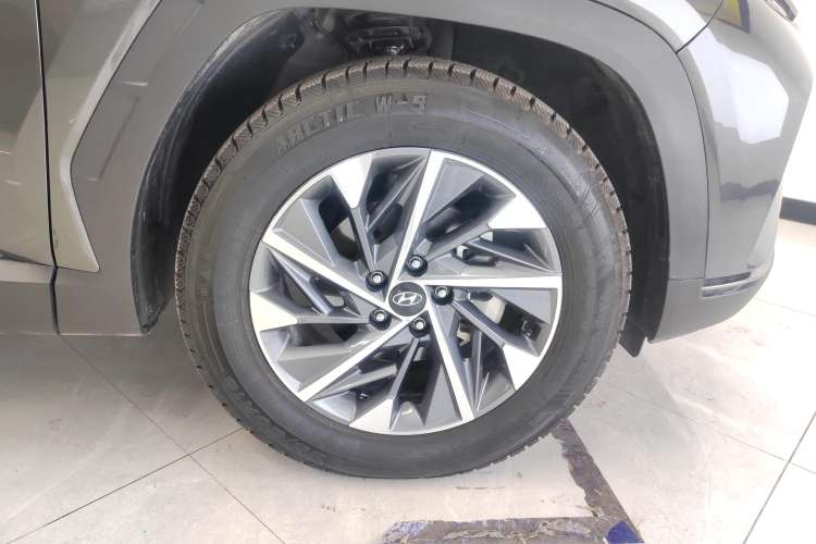 Used Hyundai Tucson 2023 Tucson L 1.5T Automatic Two-Wheel Drive GLX Elite Edition Right Front Wheel Hub