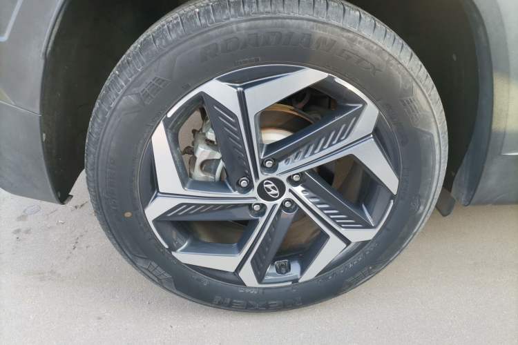 Used Hyundai Tucson 2023 Tucson L 1.5T Automatic Two-Wheel Drive LUX Prestige Edition Right Rear Wheel Hub