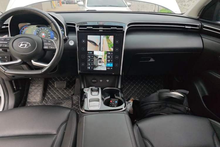 Used Hyundai Tucson 2023 Tucson L 1.5T Automatic Two-Wheel Drive DLX Luxury Edition Audio And AC Panel