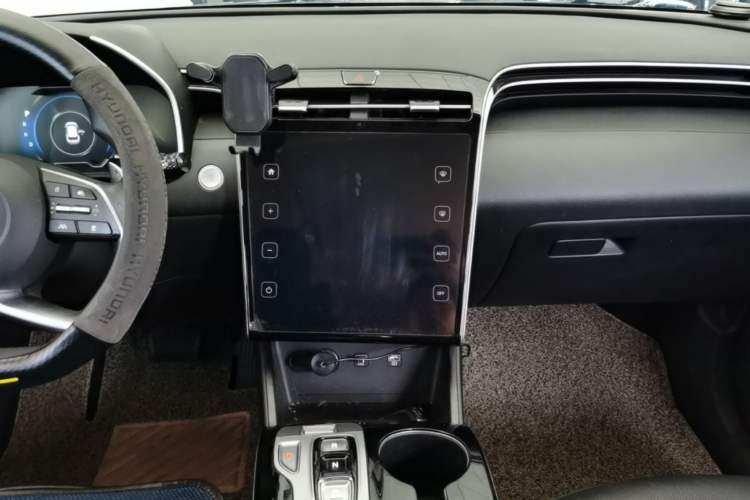 Used Hyundai Tucson 2023 Tucson L 1.5T Automatic Two-Wheel Drive DLX Luxury Edition Audio And AC Panel