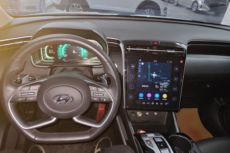 Used Hyundai Tucson 2023 Tucson L 1.5T Automatic Two-Wheel Drive DLX Luxury Edition Center Console