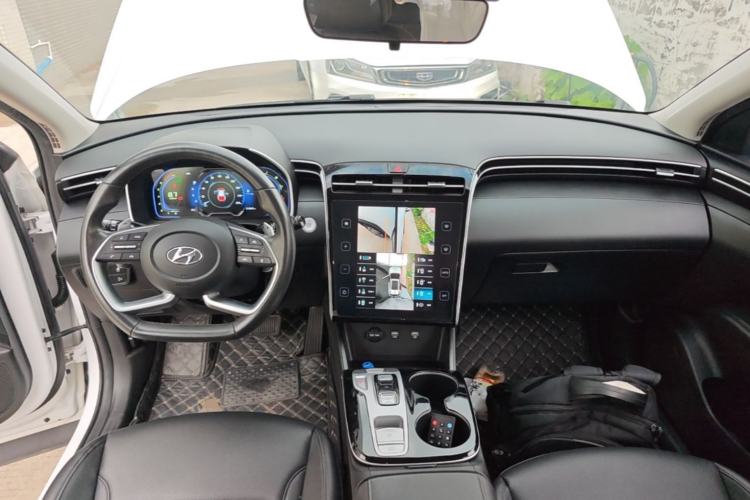 Used Hyundai Tucson 2023 Tucson L 1.5T Automatic Two-Wheel Drive DLX Luxury Edition Center Console